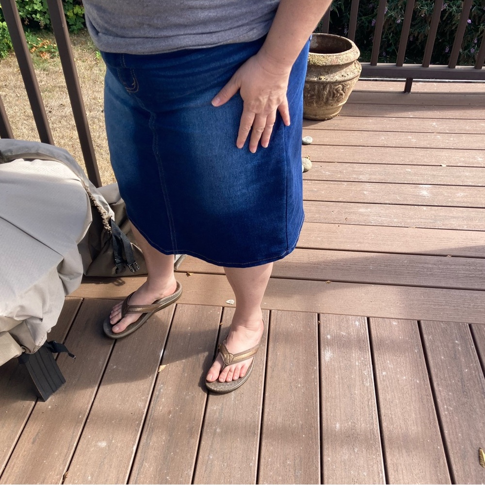 Denim skirt with stretch, fashion fade marks, and pockets. Midi length as shown.